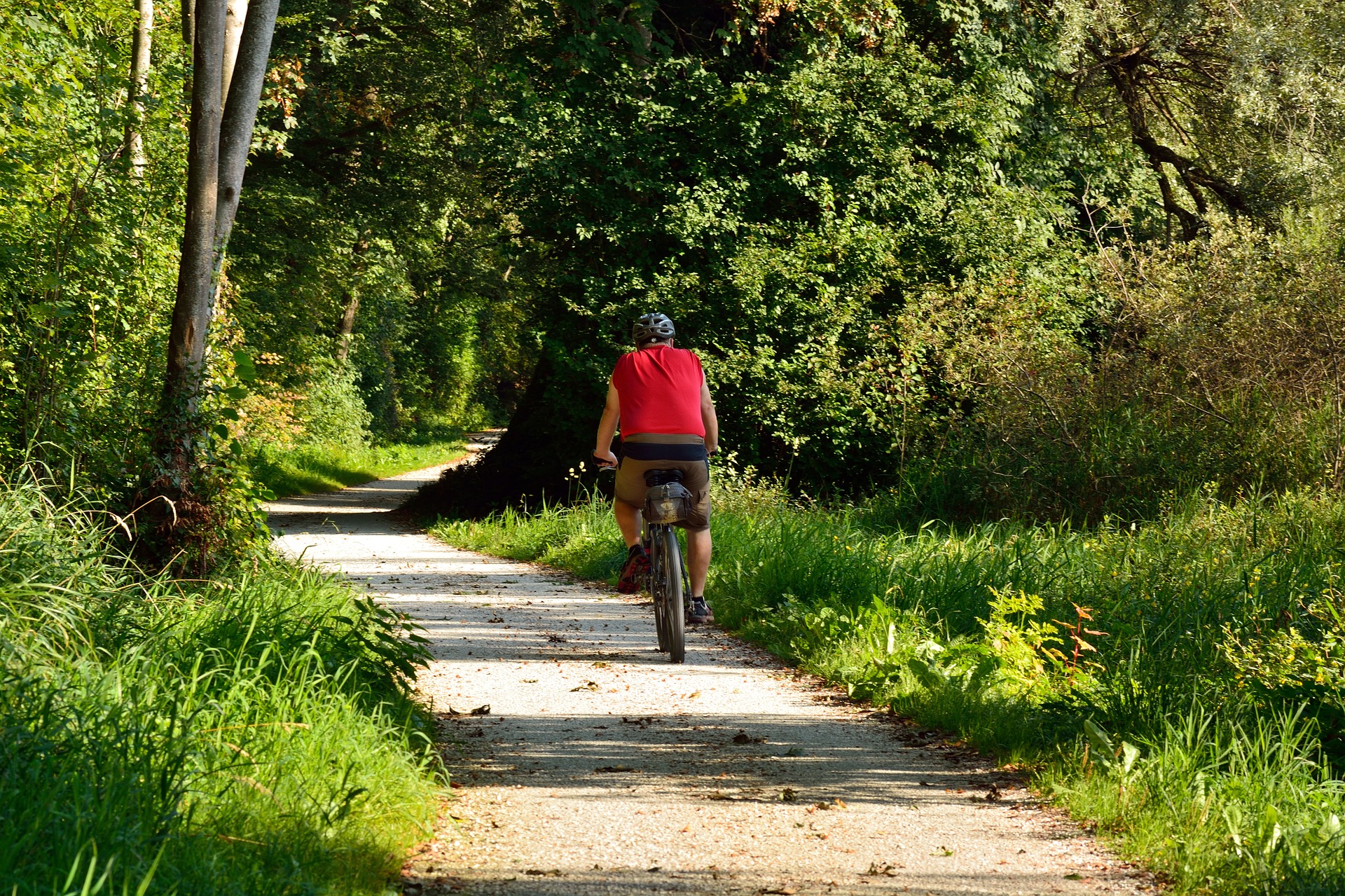 cycling-1696175_1920